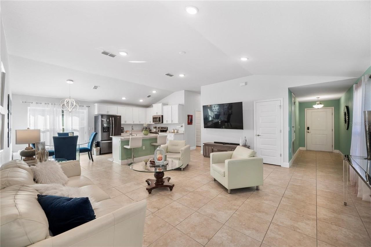 1735 Carnostie Rd - Photo 4 of 33