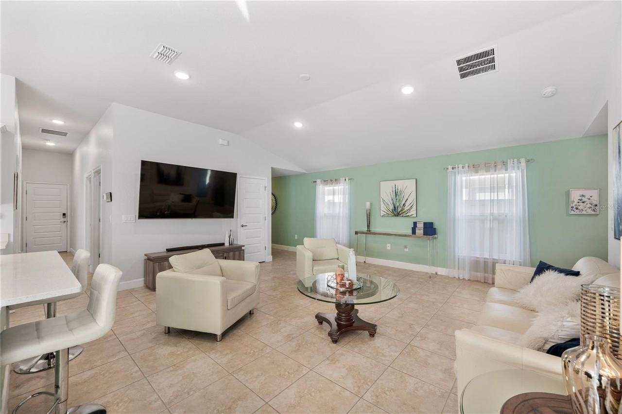 1735 Carnostie Rd - Photo 6 of 33