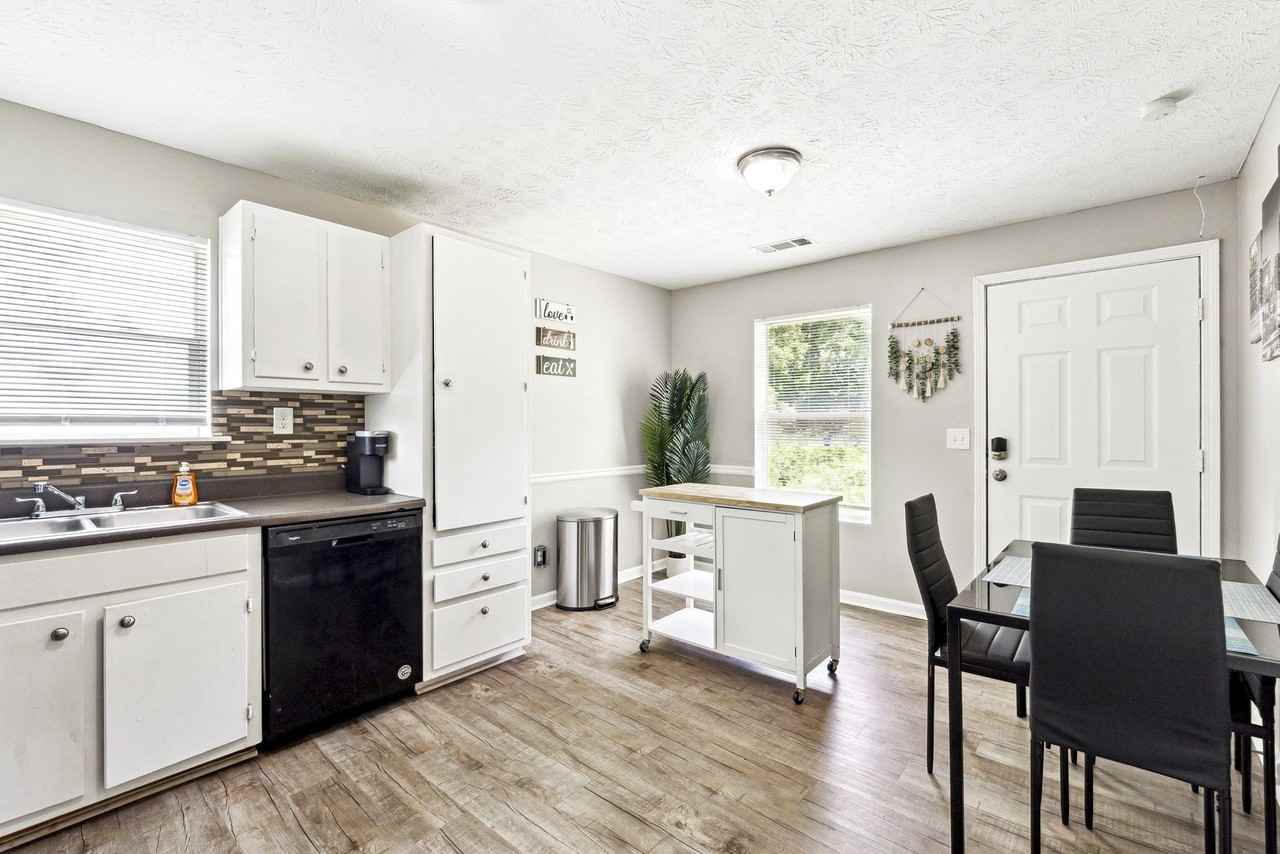 Ashton Ct - Photo 2 of 10