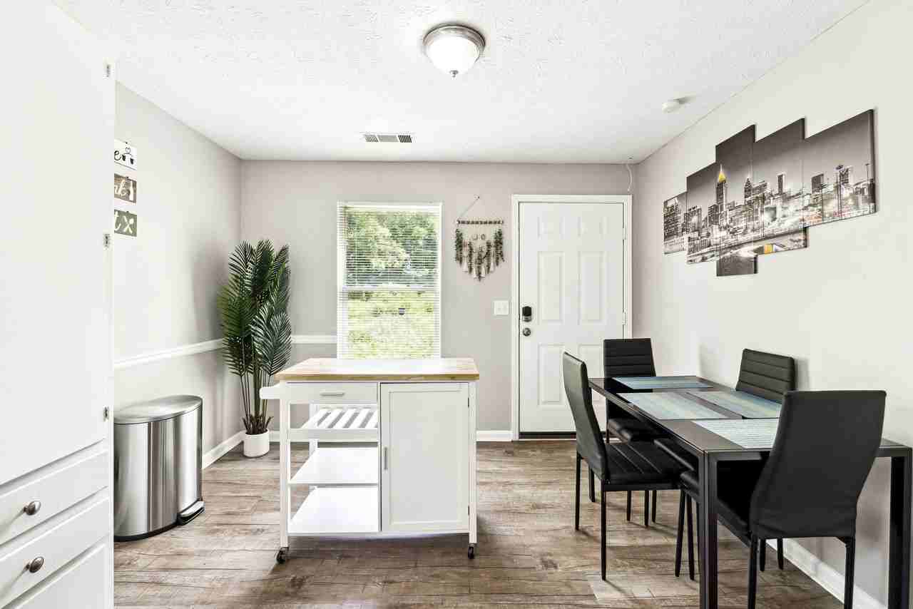 Ashton Ct - Photo 4 of 10