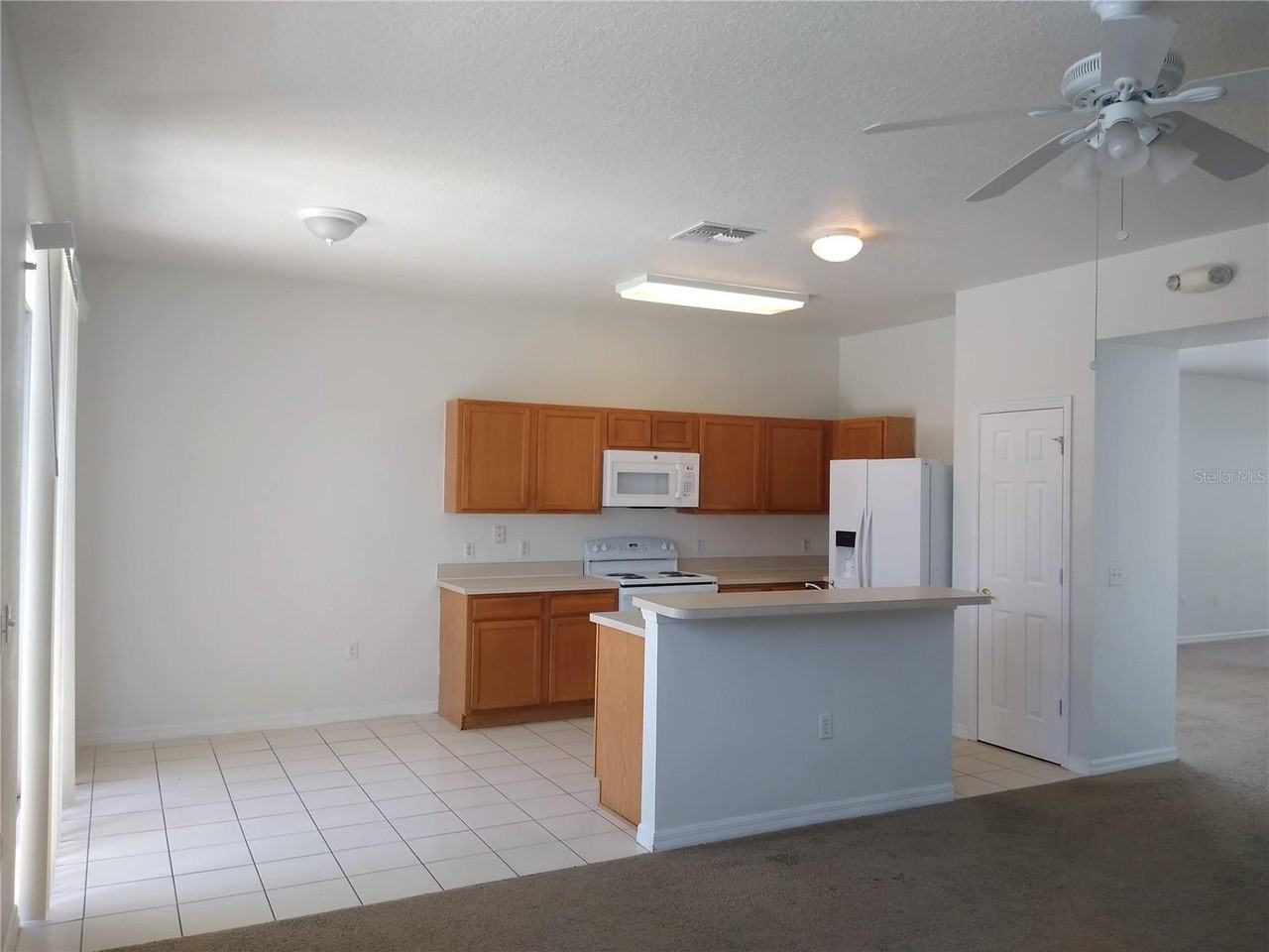 1077 Berkeley Dr - Photo 4 of 23