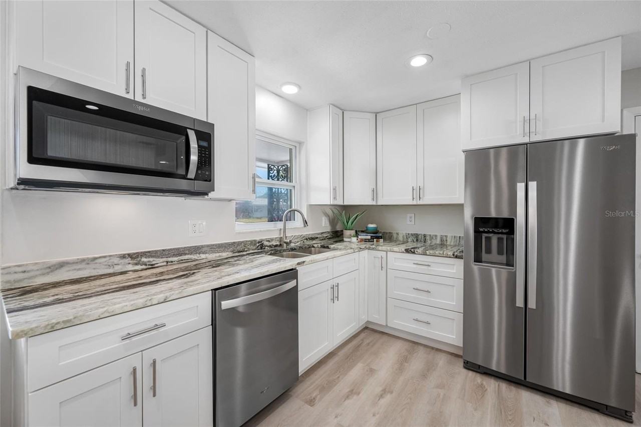 11211 60th Ave - Photo 3 of 23