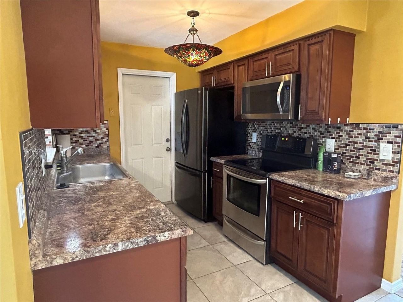 7621 Greybirch Ter - Photo 4 of 15