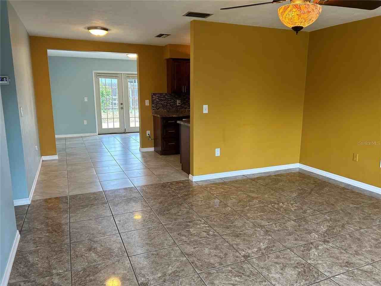 7621 Greybirch Ter - Photo 5 of 15