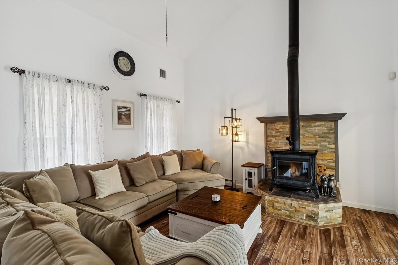 119 Vineyard Way - Photo 2 of 17