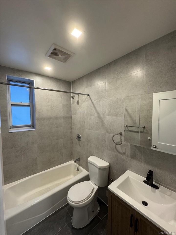 18 Bay 22nd St Unit 2fl #2FL - Photo 6 of 8