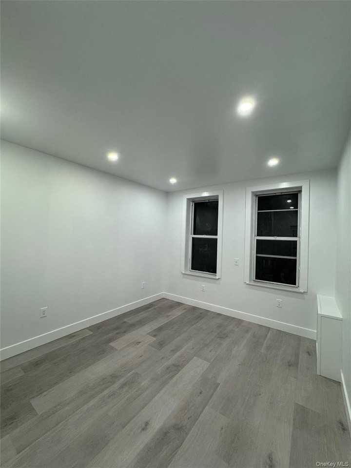 18 Bay 22nd St Unit 2fl #2FL - Photo 7 of 8