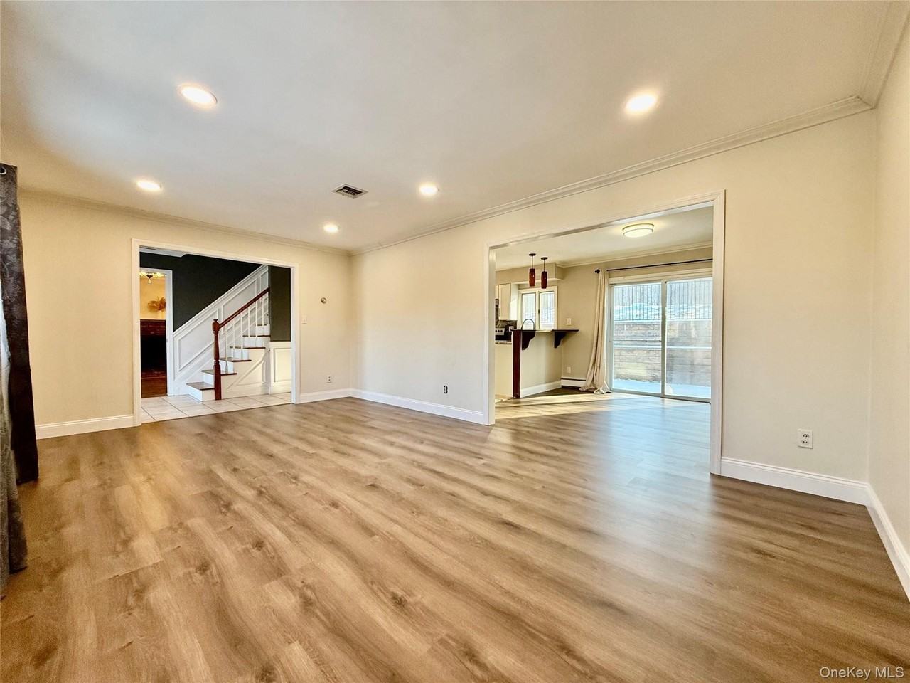 33 Pilgrim Dr - Photo 4 of 19