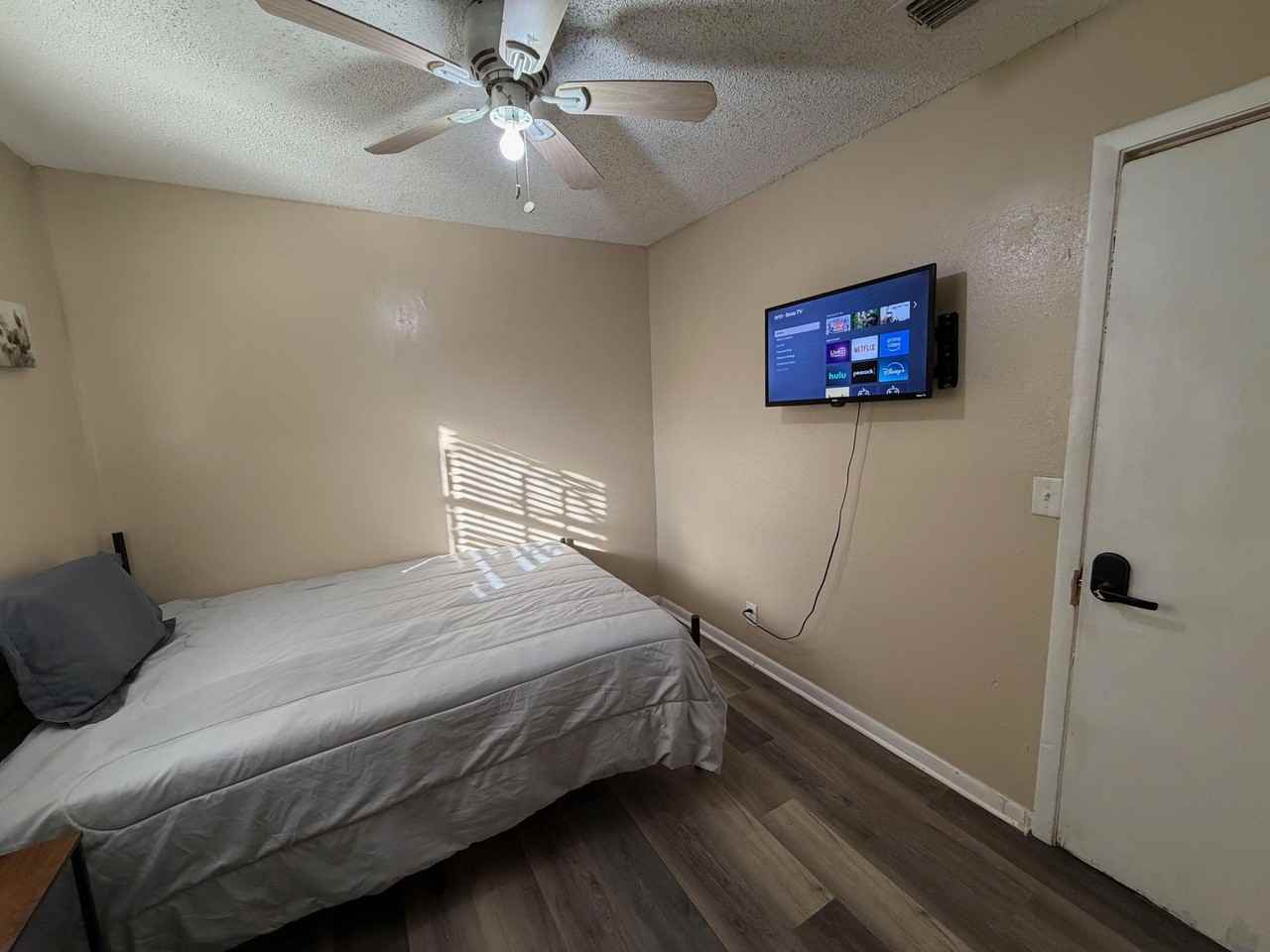 W 25th St - Photo 3 of 11