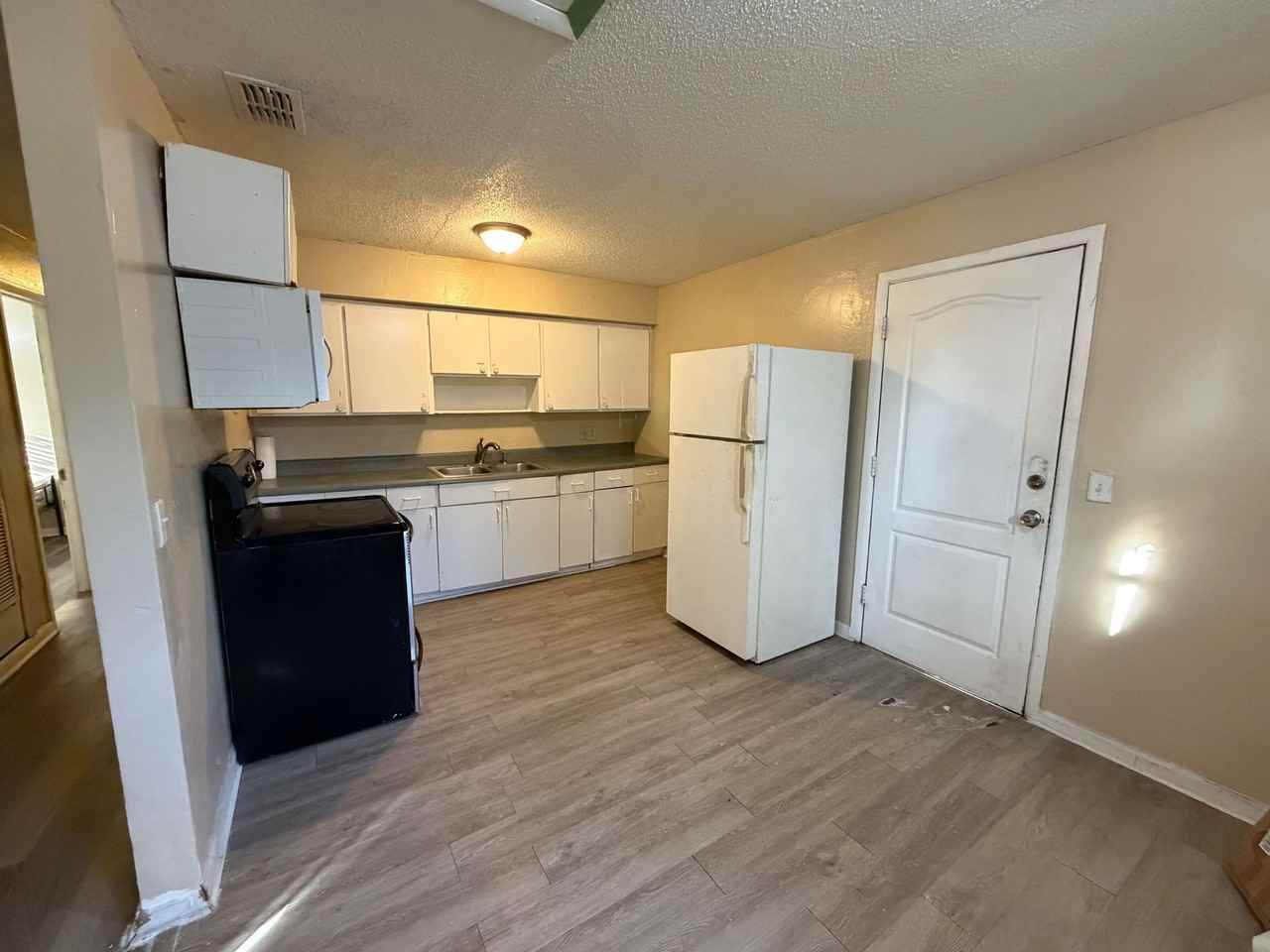 W 25th St - Photo 4 of 11