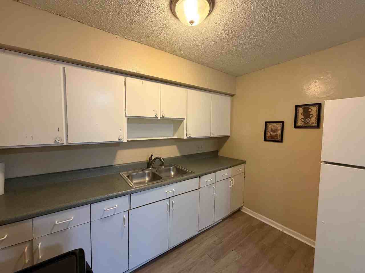 W 25th St - Photo 5 of 11