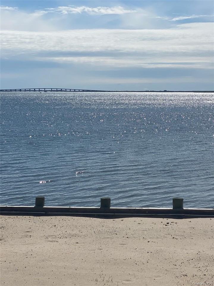 25 Shinnecock Rd - Photo 5 of 22