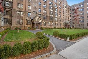 featured image of 250 Martine Ave Apt 3f #3F