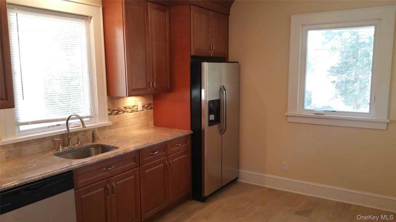 471 Webster Ave - Photo 3 of 22