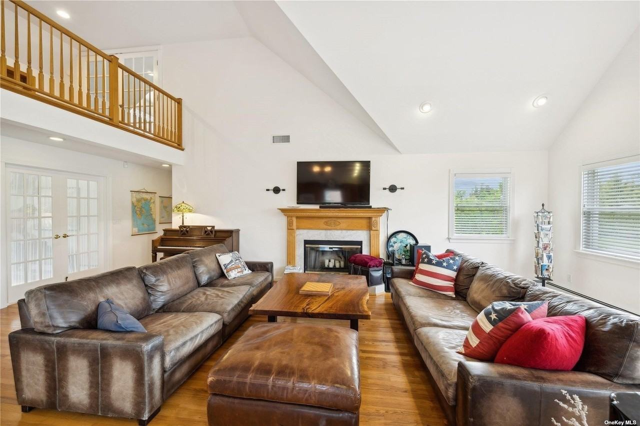 1080 Lands End Rd - Photo 7 of 30