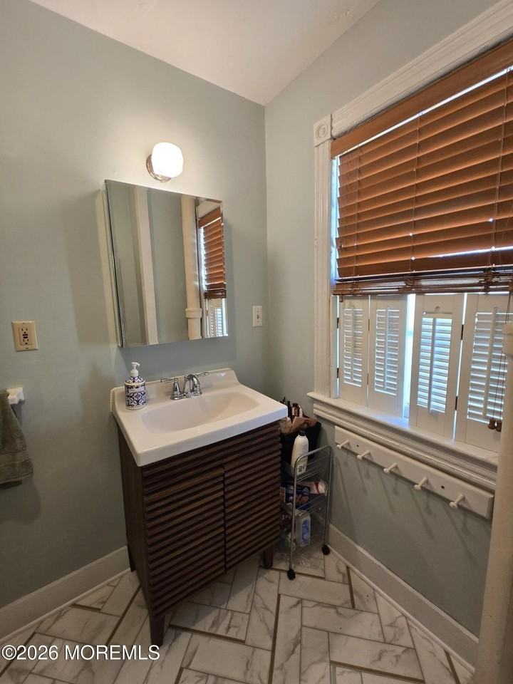 23 Abbott Ave Apt 2w #2W - Photo 7 of 14