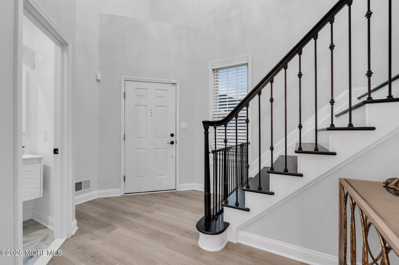 37 Fells Dr - Photo 3 of 26