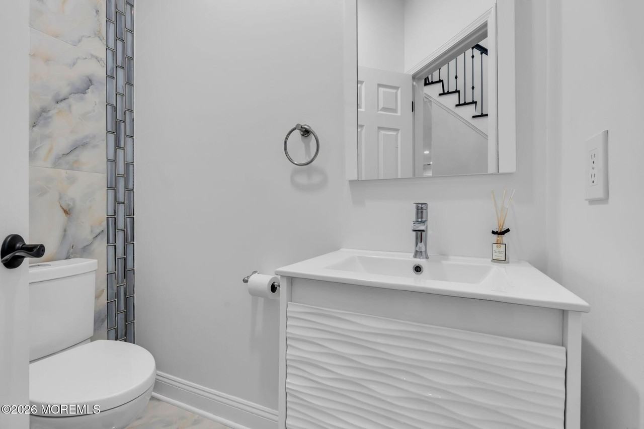 37 Fells Dr - Photo 4 of 26