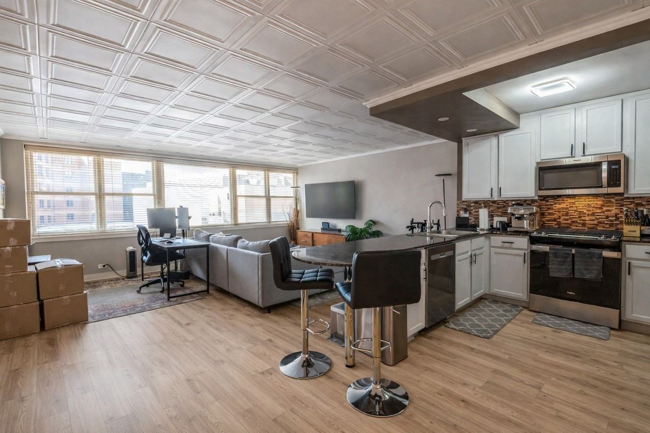 2300 N Commonwealth Ave Apt 5h #5H - Photo 3 of 13