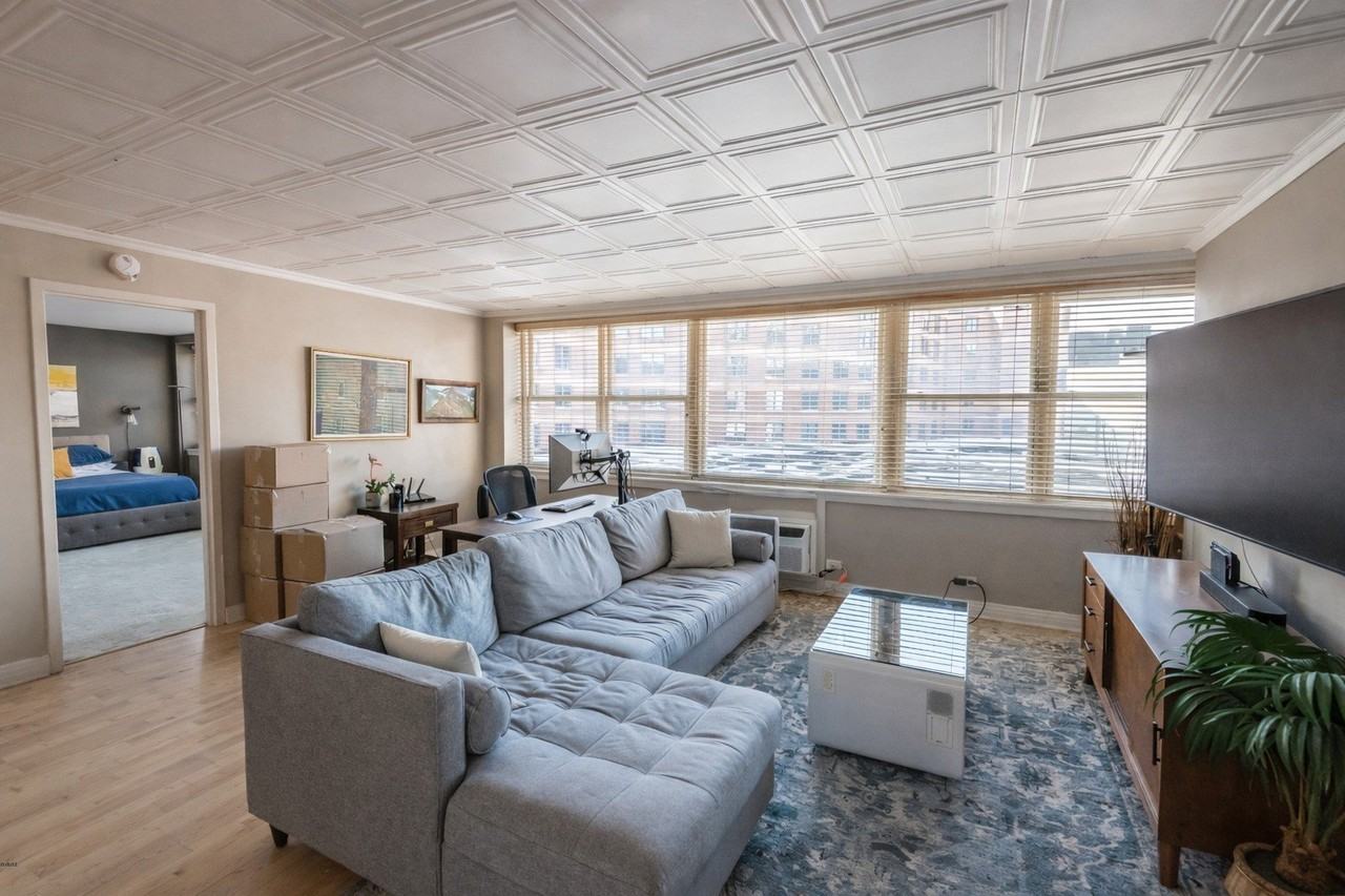 2300 N Commonwealth Ave Apt 5h #5H - Photo 4 of 13