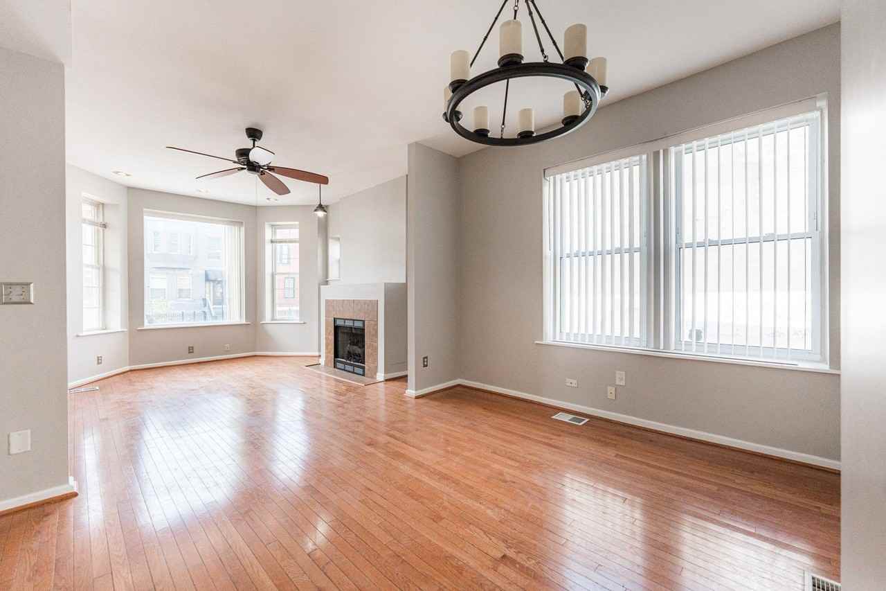 2916 W Warren Blvd Apt 1 #1 - Photo 5 of 16