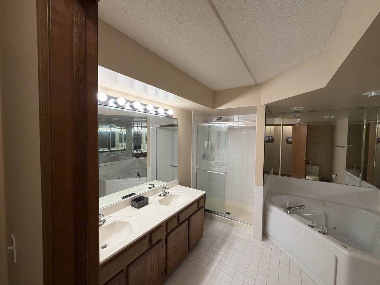 6401 W Berteau Ave Unit 8-201 #8-201 - Photo 4 of 9