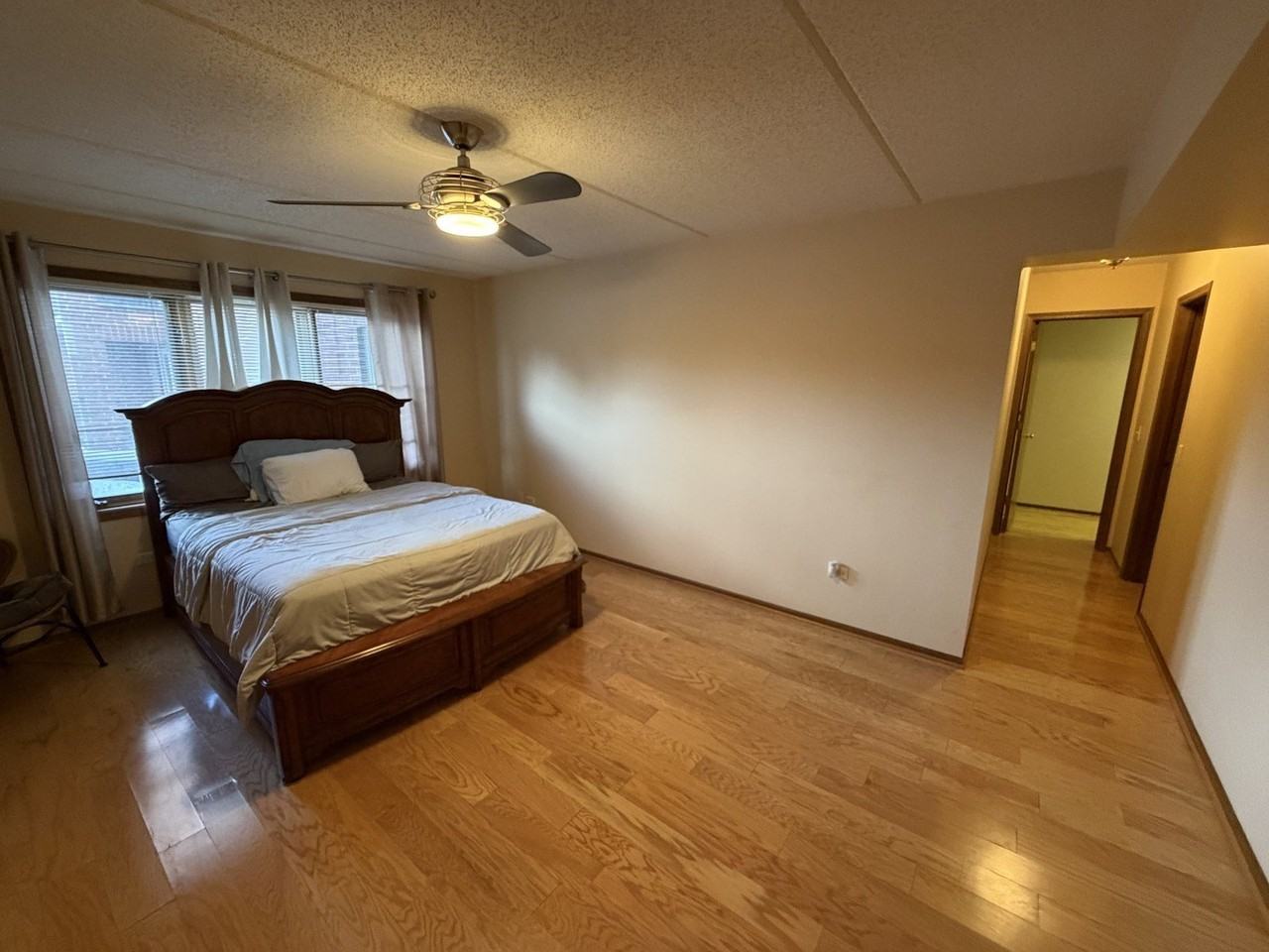 6401 W Berteau Ave Unit 8-201 #8-201 - Photo 6 of 9