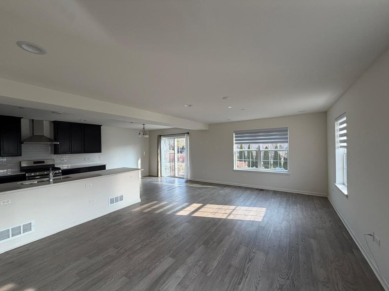 579 Bobby Ann Ct - Photo 4 of 15