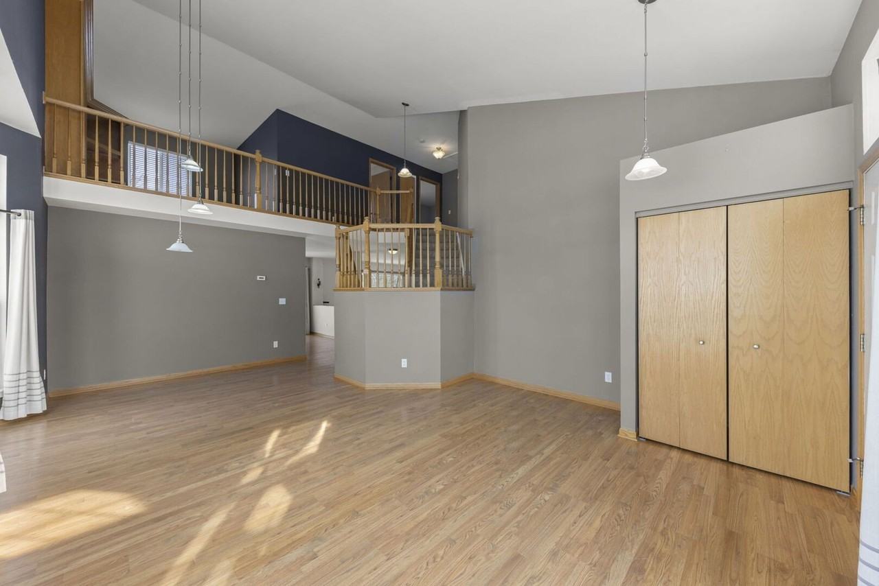 14215 S Longview Ln - Photo 4 of 23