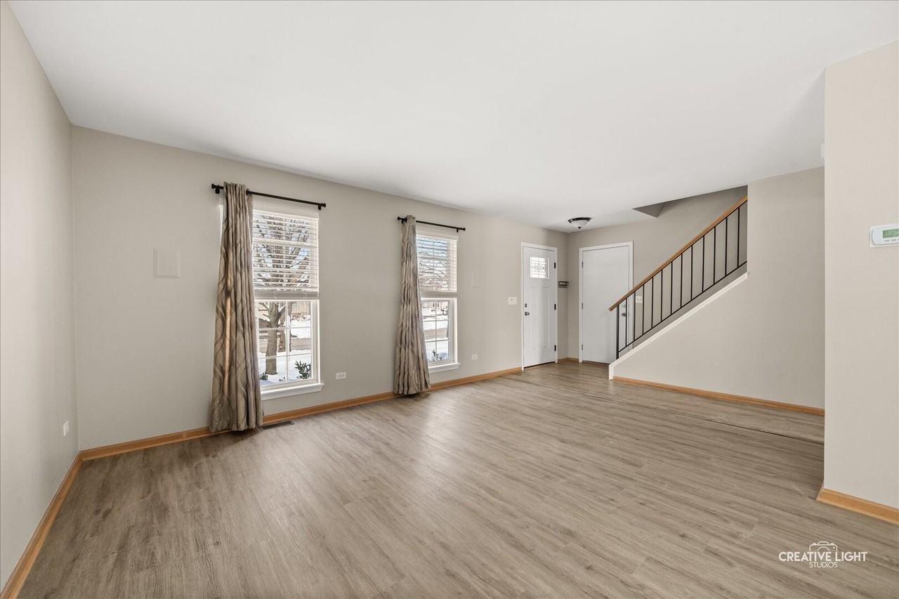 2477 Smithfield Ct - Photo 3 of 24