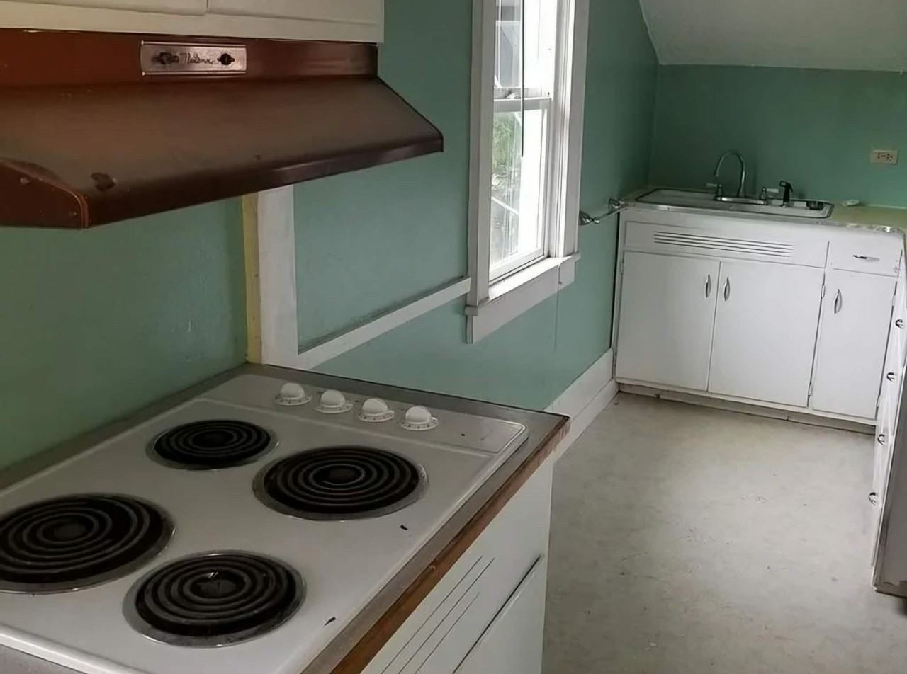 1493 1/2 W 11th Ave - Photo 3 of 8