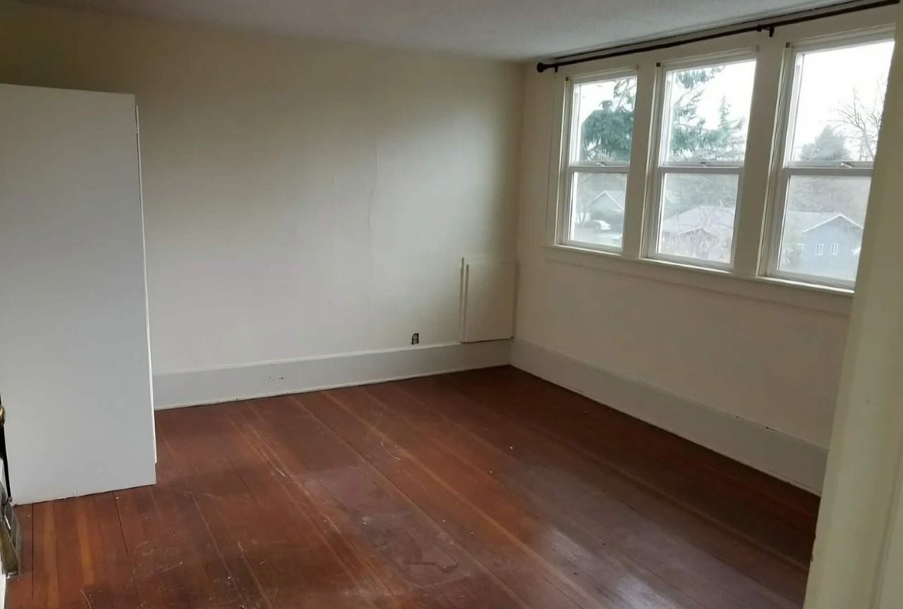 1493 1/2 W 11th Ave - Photo 2 of 8