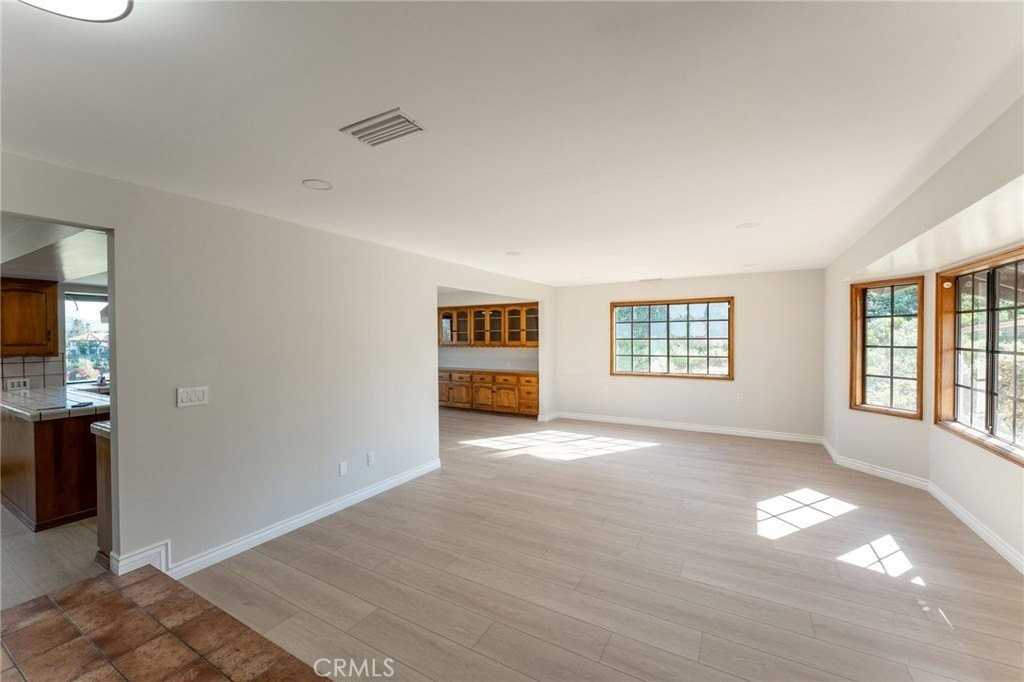 20227 Lake Canyon Dr - Photo 4 of 25