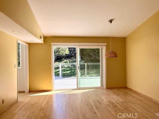 28050 Lobrook Dr - Photo 6 of 14