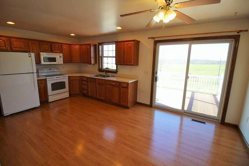 408 Linden St - Photo 3 of 11