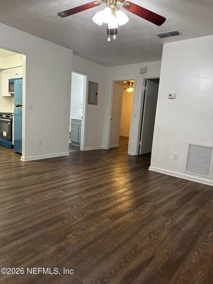 394 Fortuna Ave Apt A #A - Photo 2 of 10