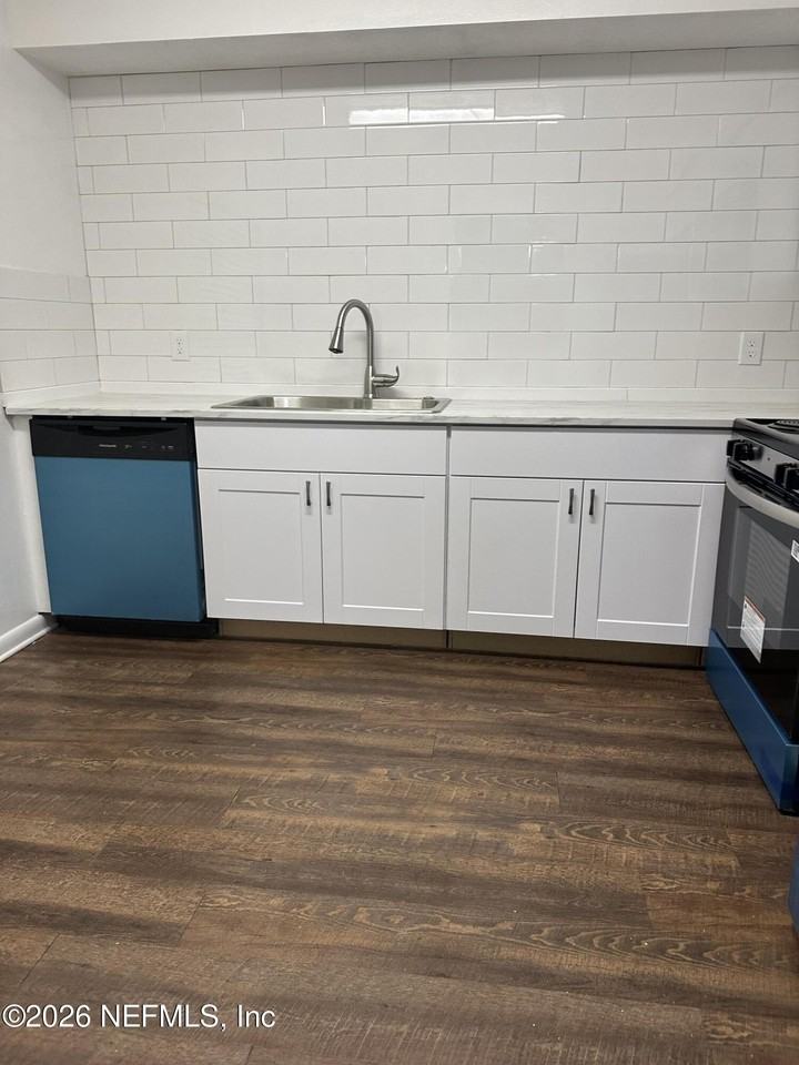 394 Fortuna Ave Apt A #A - Photo 4 of 10