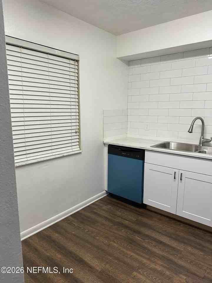 394 Fortuna Ave Apt A #A - Photo 7 of 10