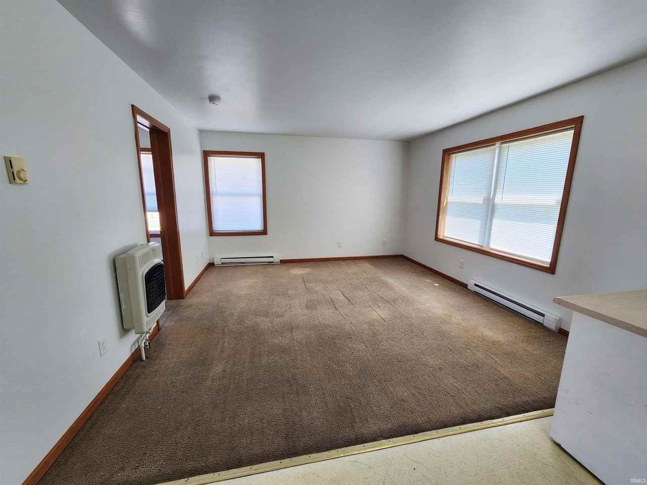 403 Oakwood St - Photo 3 of 19