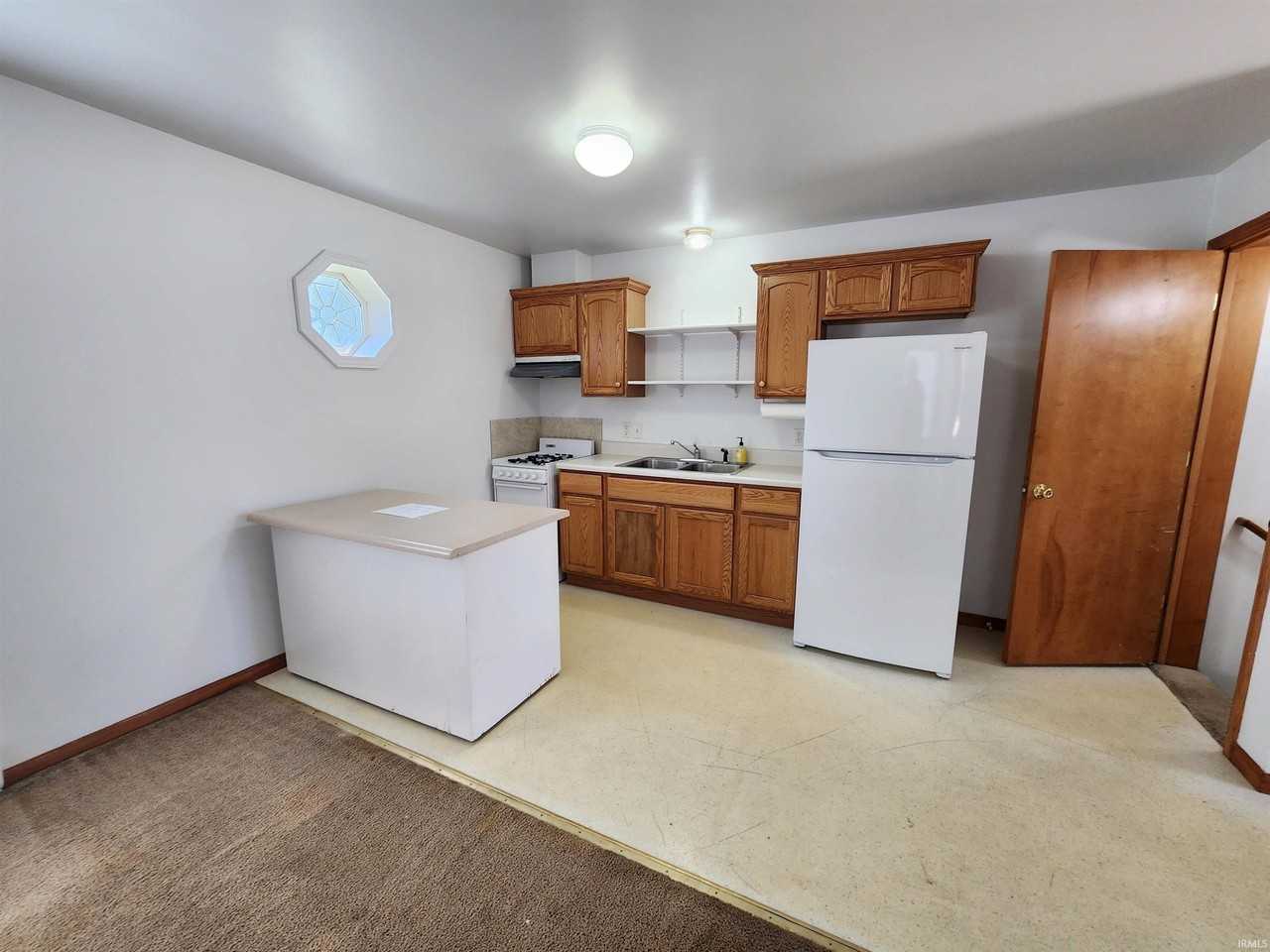 403 Oakwood St - Photo 4 of 19