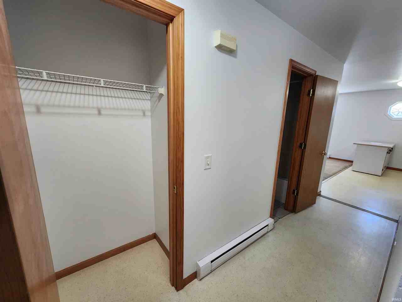 403 Oakwood St - Photo 7 of 19