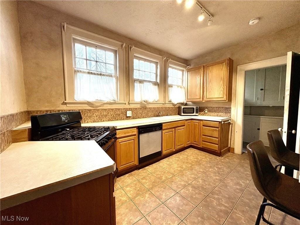 607 Copley Rd - Photo 3 of 30