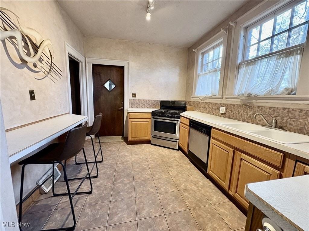 607 Copley Rd - Photo 4 of 30