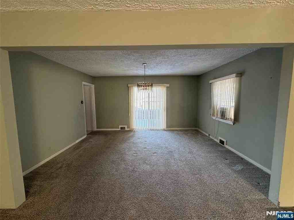 535 Roff Ave - Photo 3 of 9