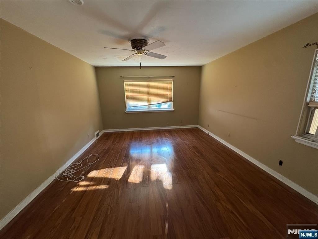 535 Roff Ave - Photo 6 of 9