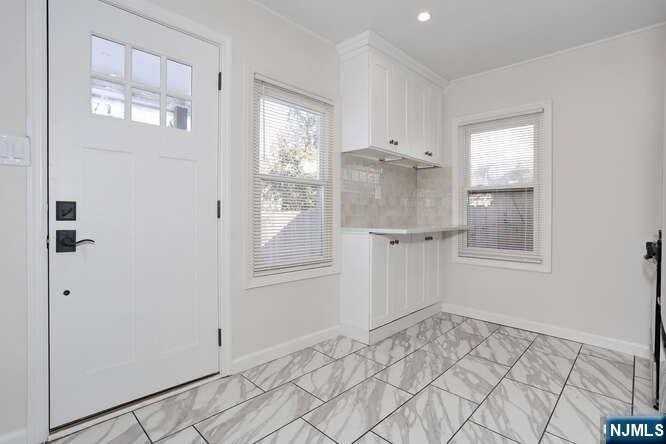 31 Rea Ave - Photo 3 of 16