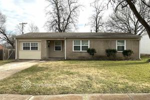 featured image of 3004 Albany Dr