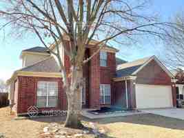 featured image of 828 Sansome Dr