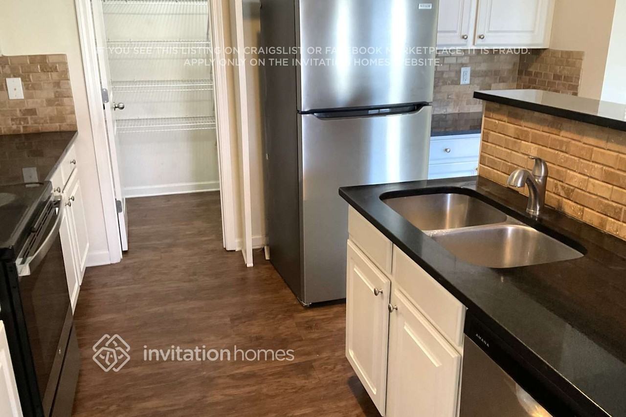 4172 Oak Field Dr - Photo 3 of 15