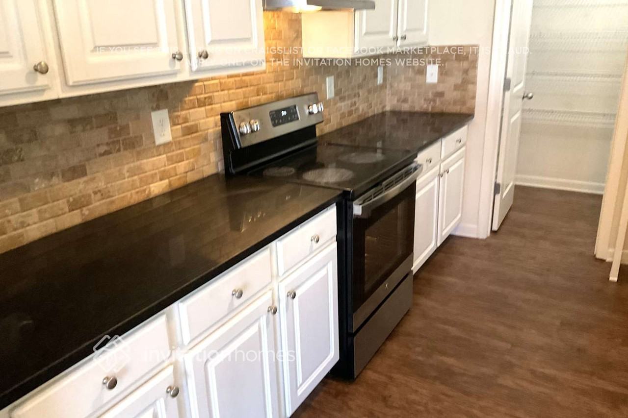 4172 Oak Field Dr - Photo 4 of 15